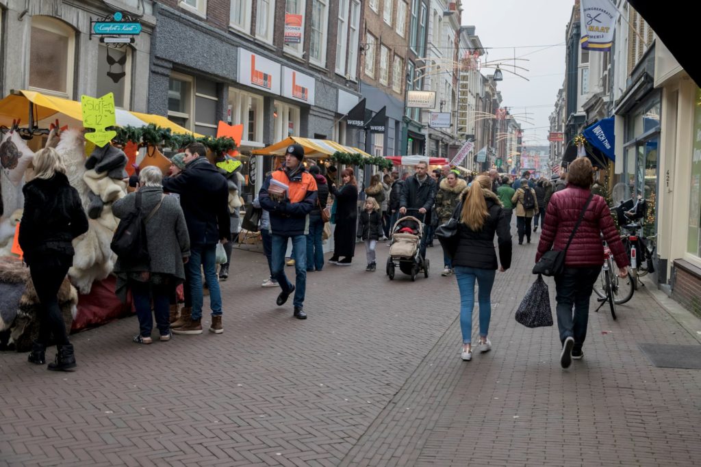 Kledingwinkels bijna gelijke omzet in februari 2024